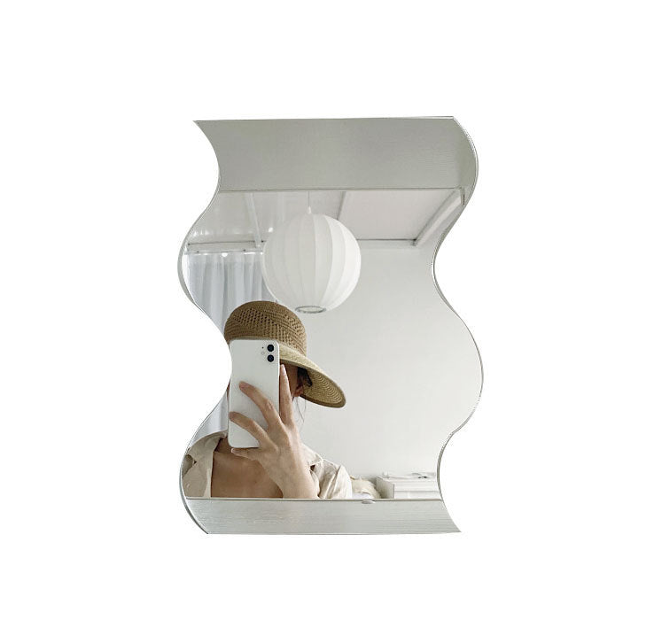Curved Mirror
